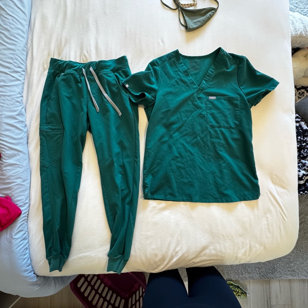 Figs Hunter Green Scrub Set Top and Jogger Pants